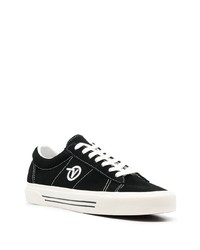 Baskets basses en daim noires Vans