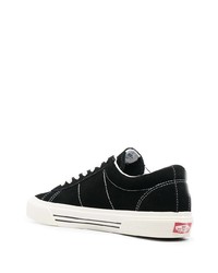 Baskets basses en daim noires Vans