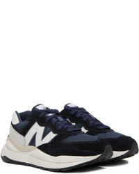 Baskets basses en daim noires New Balance