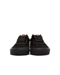 Baskets basses en daim noires Vans