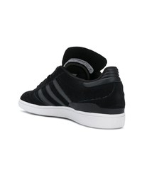 Baskets basses en daim noires adidas