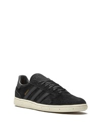 Baskets basses en daim noires adidas