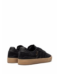 Baskets basses en daim noires adidas