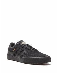 Baskets basses en daim noires adidas