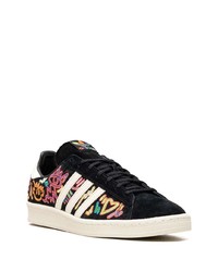 Baskets basses en daim noires adidas