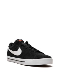 Baskets basses en daim noires Nike