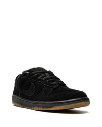 Baskets basses en daim noires Nike