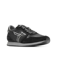 Baskets basses en daim noires Mizuno