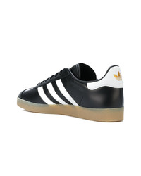 Baskets basses en daim noires adidas