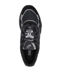 Baskets basses en daim noires Asics