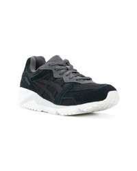 Baskets basses en daim noires Asics