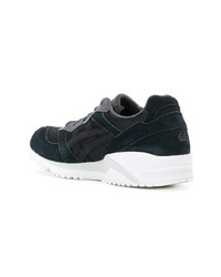 Baskets basses en daim noires Asics