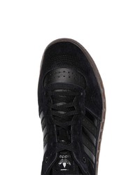 Baskets basses en daim noires adidas