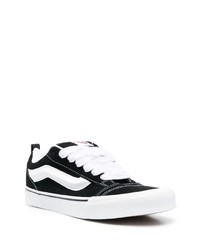 Baskets basses en daim noires Vans