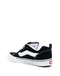 Baskets basses en daim noires Vans