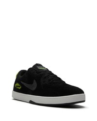 Baskets basses en daim noires Nike