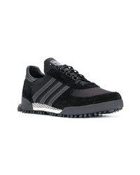 Baskets basses en daim noires adidas