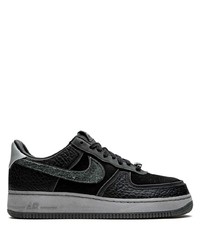 Baskets basses en daim noires Nike