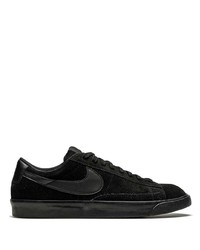 Baskets basses en daim noires Nike