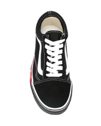 Baskets basses en daim noires Vans