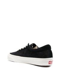 Baskets basses en daim noires Vans