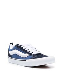 Baskets basses en daim noires Vans