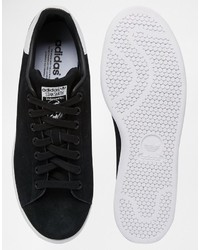 Baskets basses en daim noires adidas