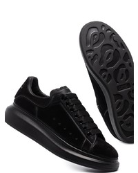 Baskets basses en daim noires Alexander McQueen