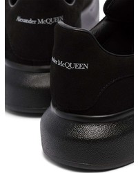 Baskets basses en daim noires Alexander McQueen