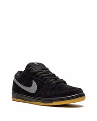 Baskets basses en daim noires Nike