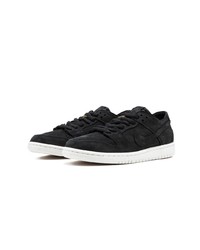 Baskets basses en daim noires Nike