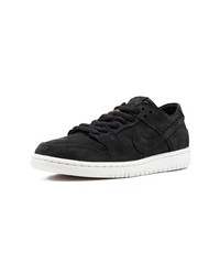 Baskets basses en daim noires Nike