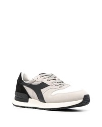 Baskets basses en daim noires Diadora