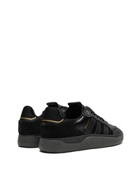 Baskets basses en daim noires adidas