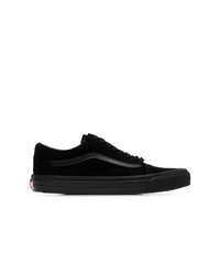 Baskets basses en daim noires Vans