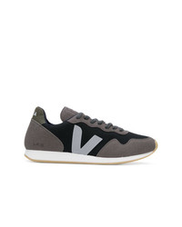 Baskets basses en daim noires Veja