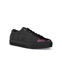 Baskets basses en daim noires Swear