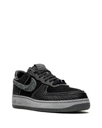 Baskets basses en daim noires Nike