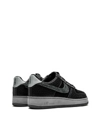 Baskets basses en daim noires Nike