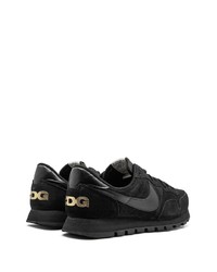 Baskets basses en daim noires Nike