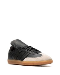 Baskets basses en daim noires adidas