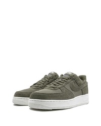 Baskets basses en daim olive Nike