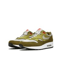 Baskets basses en daim olive Nike