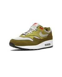 Baskets basses en daim olive Nike