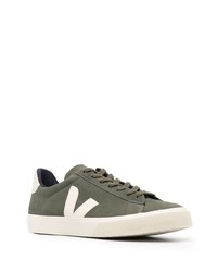 Baskets basses en daim olive Veja