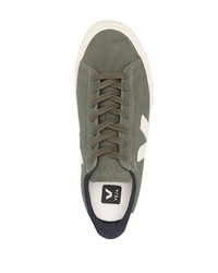 Baskets basses en daim olive Veja