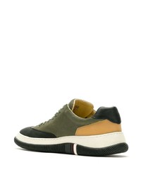 Baskets basses en daim olive OSKLEN