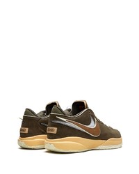 Baskets basses en daim olive Nike