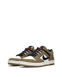 Baskets basses en daim olive Nike