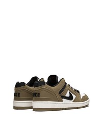 Baskets basses en daim olive Nike